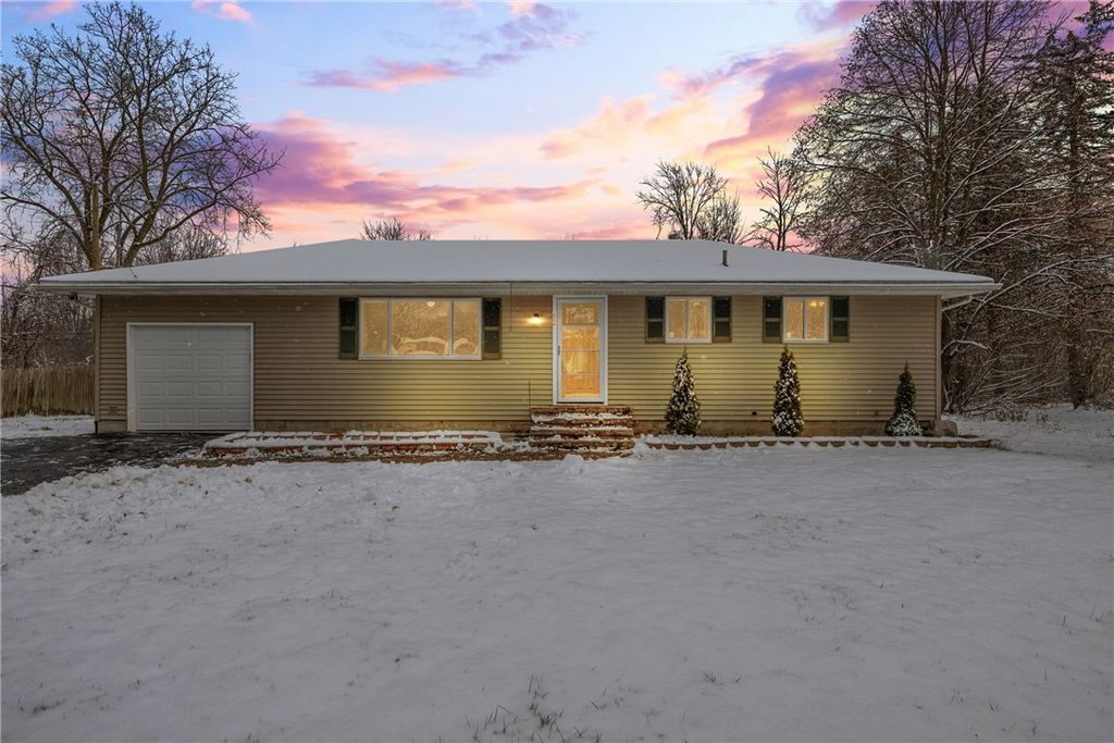 12 Vollmer Parkway, Henrietta, NY 14623