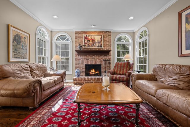 1000 Campbell Court, Lake Bluff, IL 60044