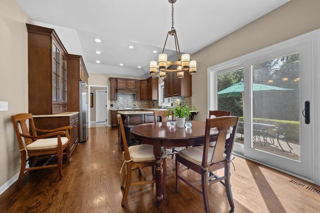 1000 Campbell Court, Lake Bluff, IL 60044