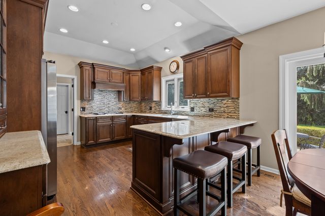 1000 Campbell Court, Lake Bluff, IL 60044