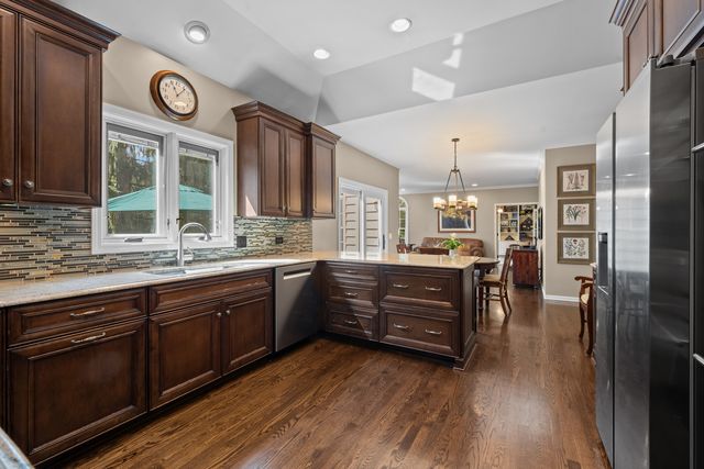 1000 Campbell Court, Lake Bluff, IL 60044