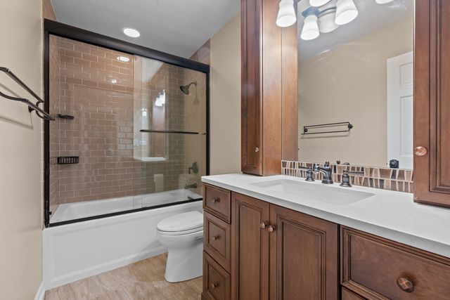 1000 Campbell Court, Lake Bluff, IL 60044
