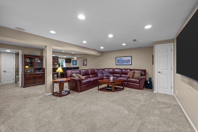 1000 Campbell Court, Lake Bluff, IL 60044