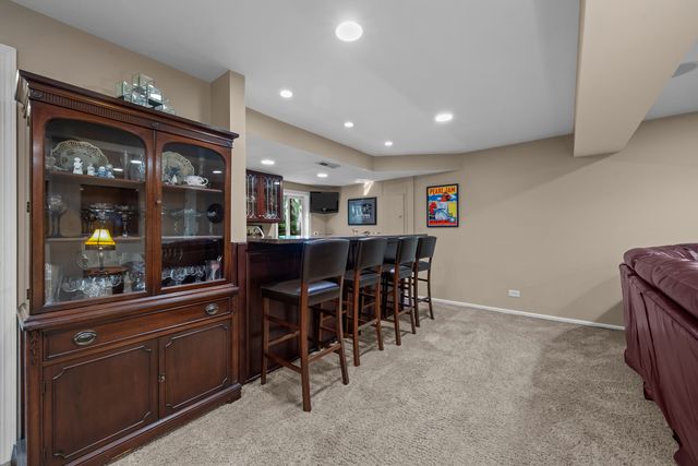 1000 Campbell Court, Lake Bluff, IL 60044