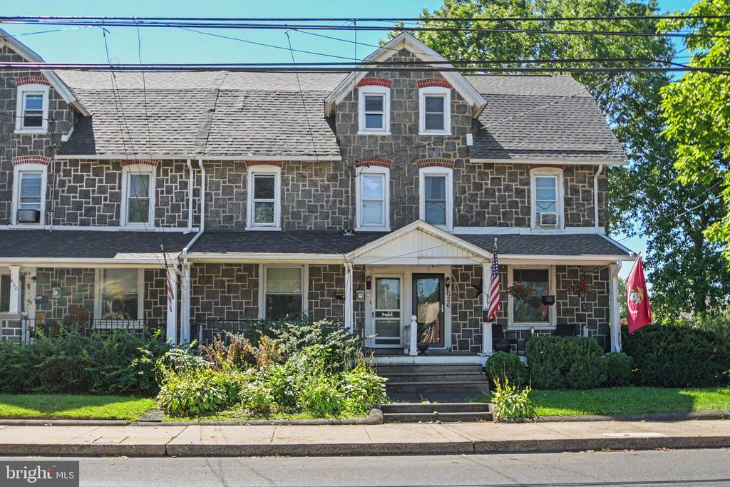 628 E BROAD ST, QUAKERTOWN, PA 18951 — exterior