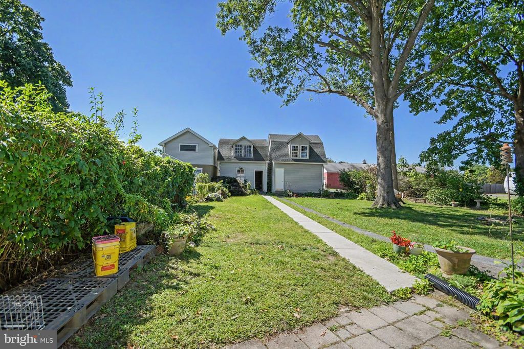 628 E BROAD ST, QUAKERTOWN, PA 18951 — photo 2