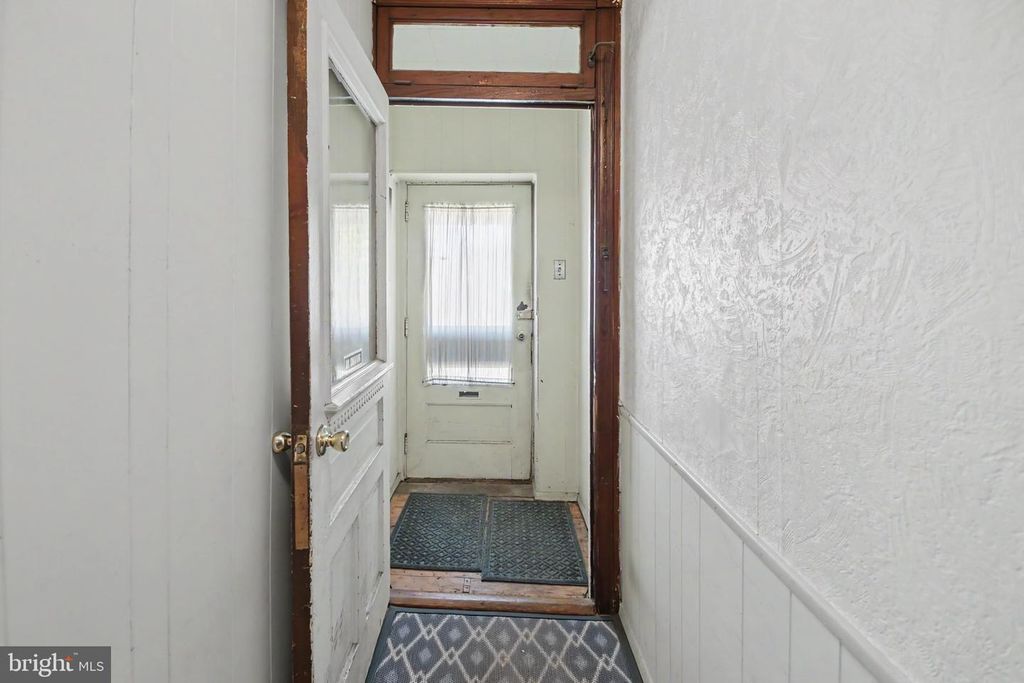 628 E BROAD ST, QUAKERTOWN, PA 18951 — photo 3