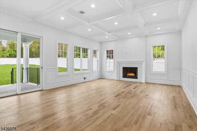 76 Hillside Ave, Livingston Twp., NJ 07039