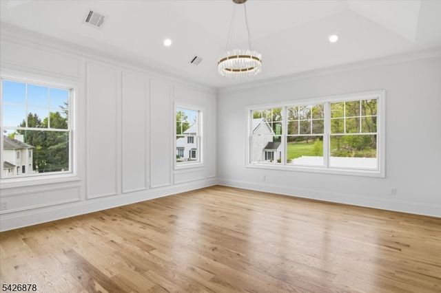 76 Hillside Ave, Livingston Twp., NJ 07039
