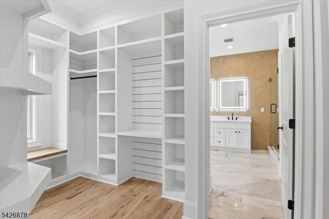 76 Hillside Ave, Livingston Twp., NJ 07039