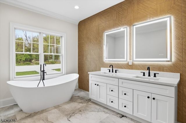 76 Hillside Ave, Livingston Twp., NJ 07039
