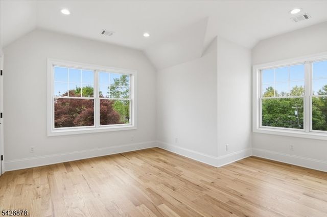 76 Hillside Ave, Livingston Twp., NJ 07039