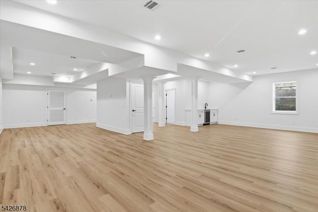 76 Hillside Ave, Livingston Twp., NJ 07039