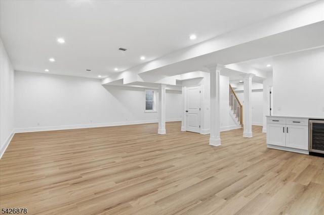 76 Hillside Ave, Livingston Twp., NJ 07039