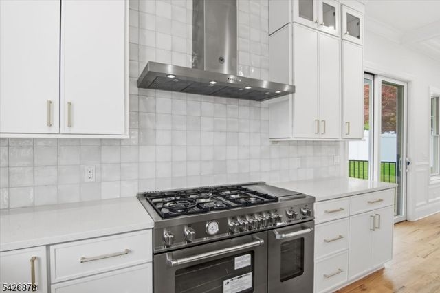 76 Hillside Ave, Livingston Twp., NJ 07039