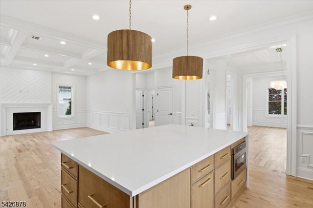 76 Hillside Ave, Livingston Twp., NJ 07039