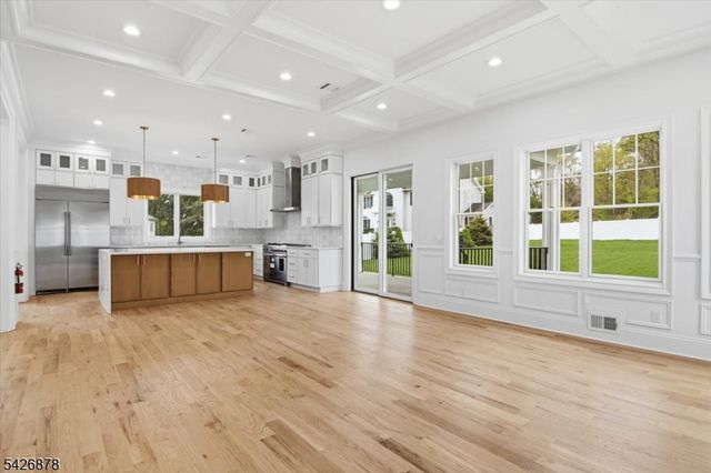 76 Hillside Ave, Livingston Twp., NJ 07039