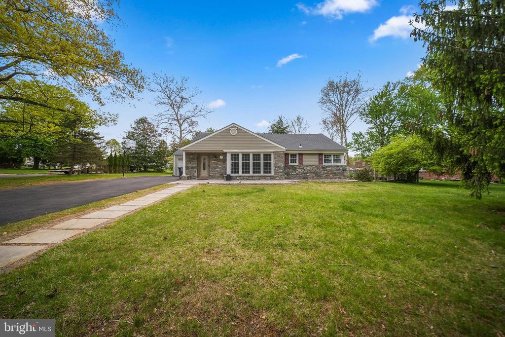 3119 MANOR RD, Huntingdon Valley, PA 19006