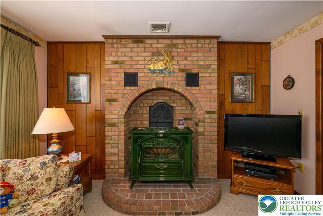 322 Walnut Drive, Lehigh Twp, PA 18067