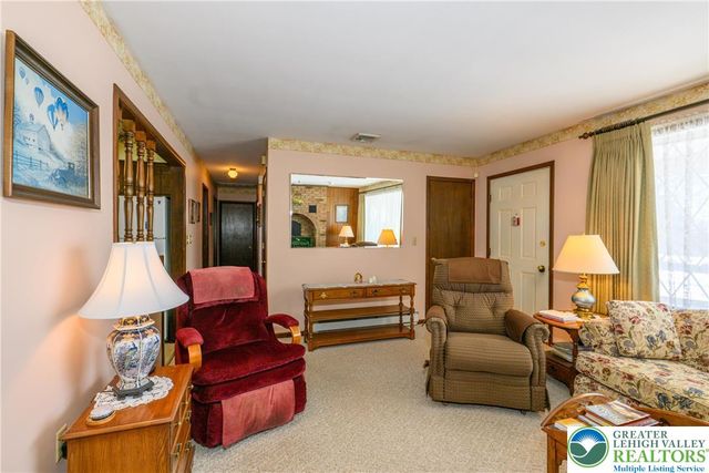 322 Walnut Drive, Lehigh Twp, PA 18067