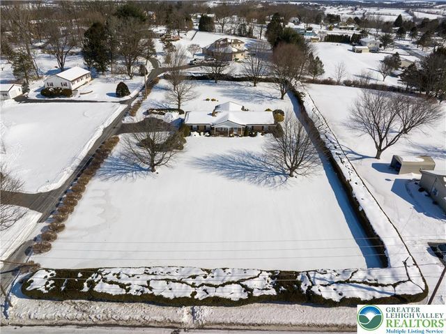 322 Walnut Drive, Lehigh Twp, PA 18067