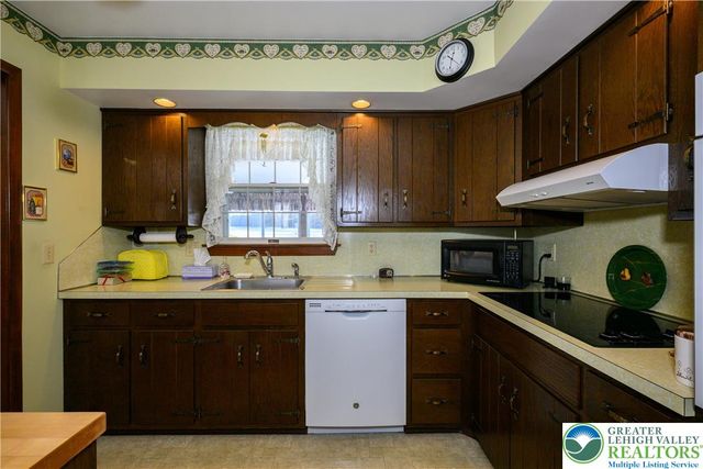 322 Walnut Drive, Lehigh Twp, PA 18067