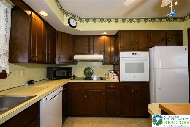 322 Walnut Drive, Lehigh Twp, PA 18067