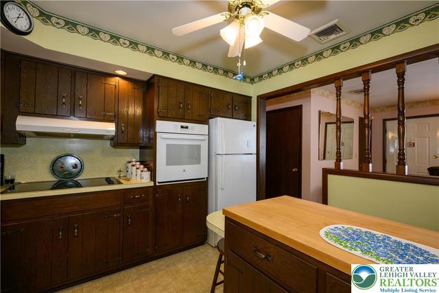 322 Walnut Drive, Lehigh Twp, PA 18067