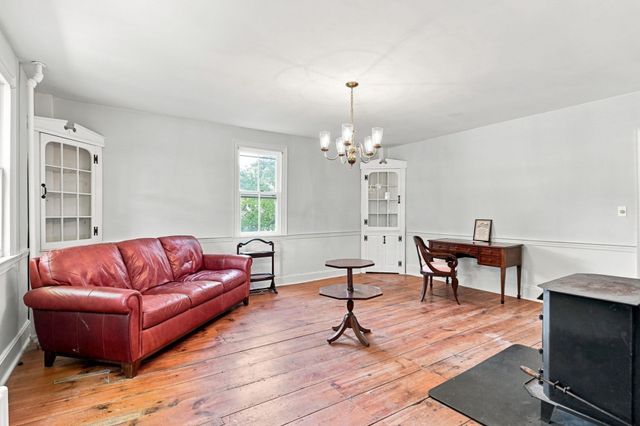 180 Glendale Rd, Hampden, MA 01036