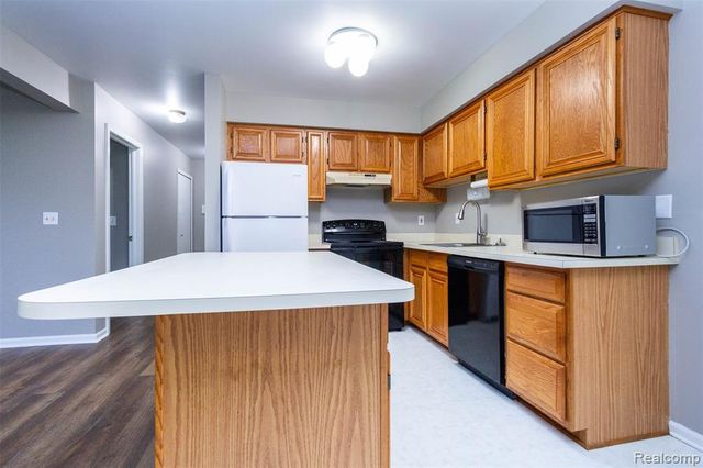 15332 Ashley Court, Macomb, MI 48044