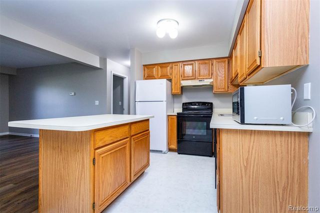 15332 Ashley Court, Macomb, MI 48044