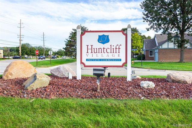 15332 Ashley Court, Macomb, MI 48044