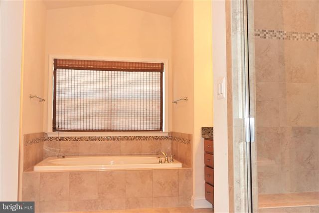 6606 PYLE RD, Bethesda, MD 20817