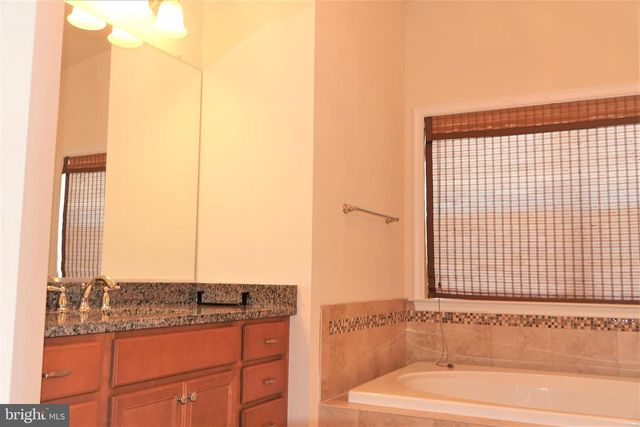 6606 PYLE RD, Bethesda, MD 20817