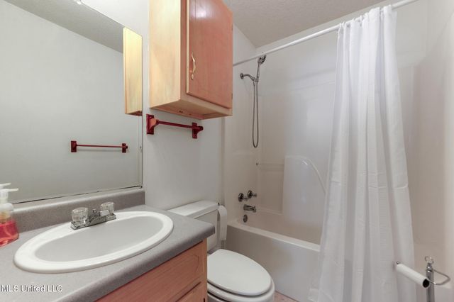 8905 Spring Avenue, Ocean Springs, MS 39564