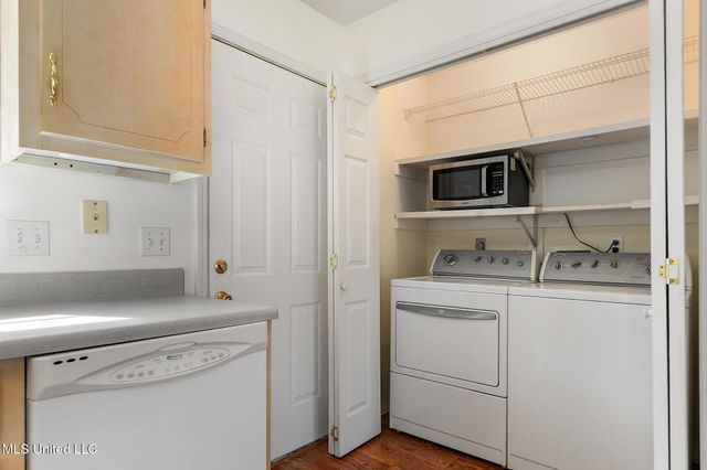 8905 Spring Avenue, Ocean Springs, MS 39564