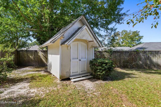 8905 Spring Avenue, Ocean Springs, MS 39564