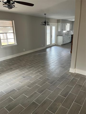 114 Skyview Drive, Livingston, TX 77351