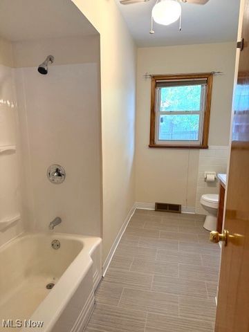 1448 Noble Avenue, Barberton, OH 44203