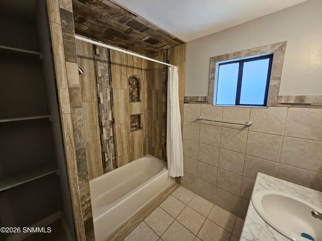 1212 Douglas Drive, Las Cruces, NM 88005