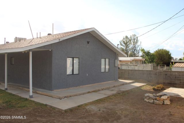 1212 Douglas Drive, Las Cruces, NM 88005