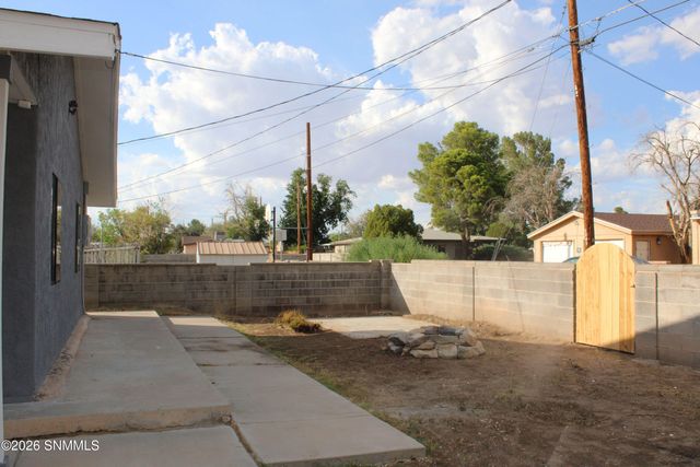 1212 Douglas Drive, Las Cruces, NM 88005