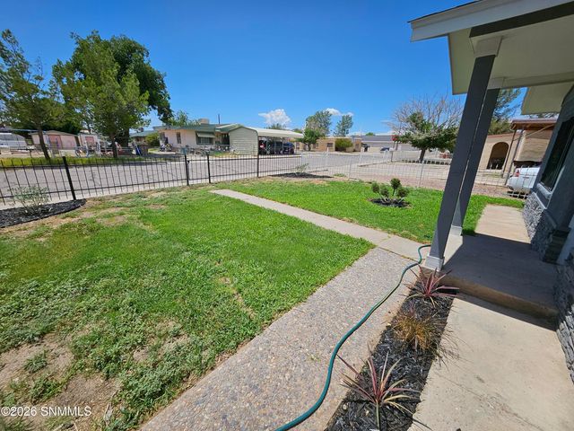 1212 Douglas Drive, Las Cruces, NM 88005