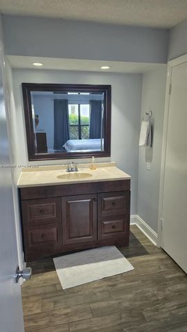 524 Osprey Dr 10B, Delray Beach, FL 33444