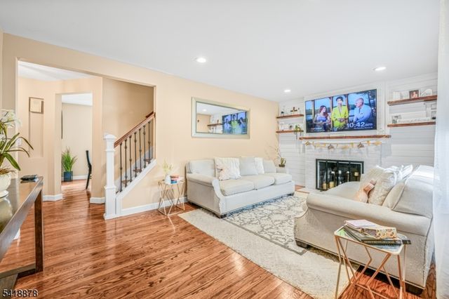 183 Ames Ave, Bergenfield Boro, NJ 07621