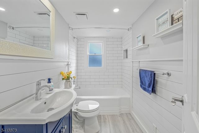 183 Ames Ave, Bergenfield Boro, NJ 07621