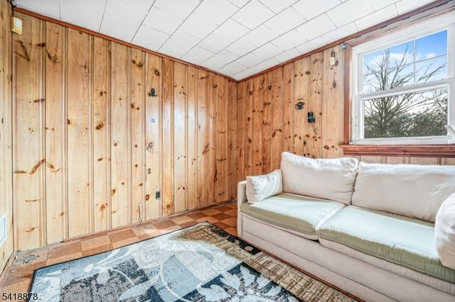 183 Ames Ave, Bergenfield Boro, NJ 07621