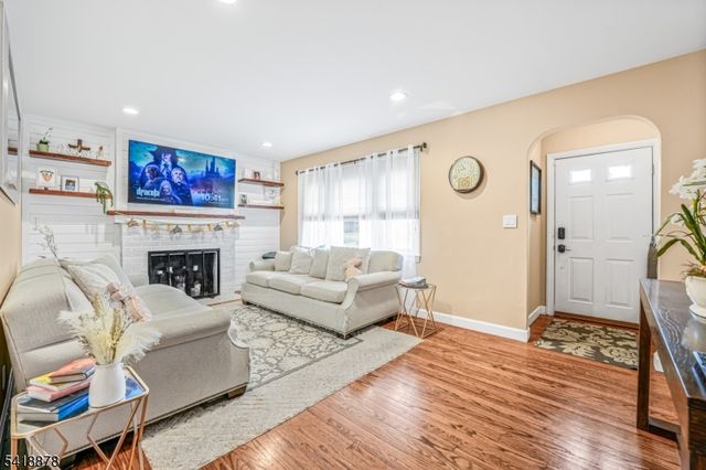 183 Ames Ave, Bergenfield Boro, NJ 07621