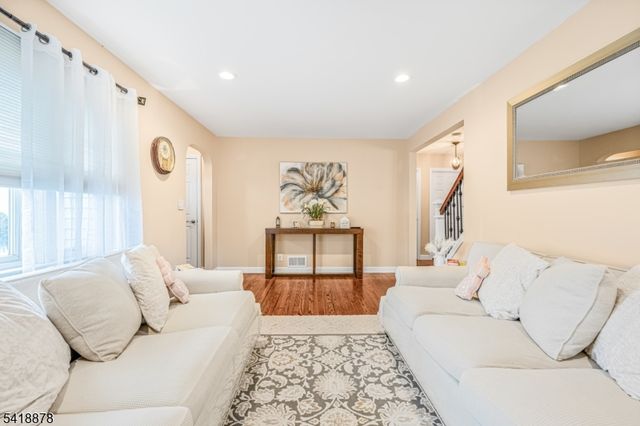 183 Ames Ave, Bergenfield Boro, NJ 07621