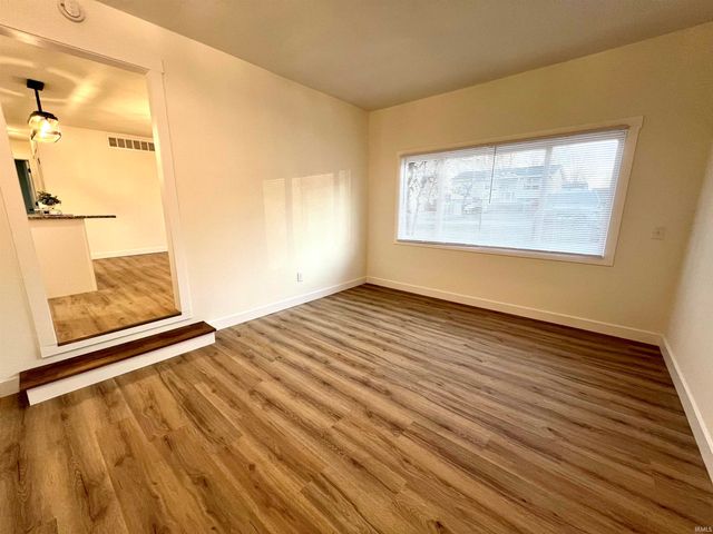 7402 Oaklawn Drive, Newburgh, IN 47630